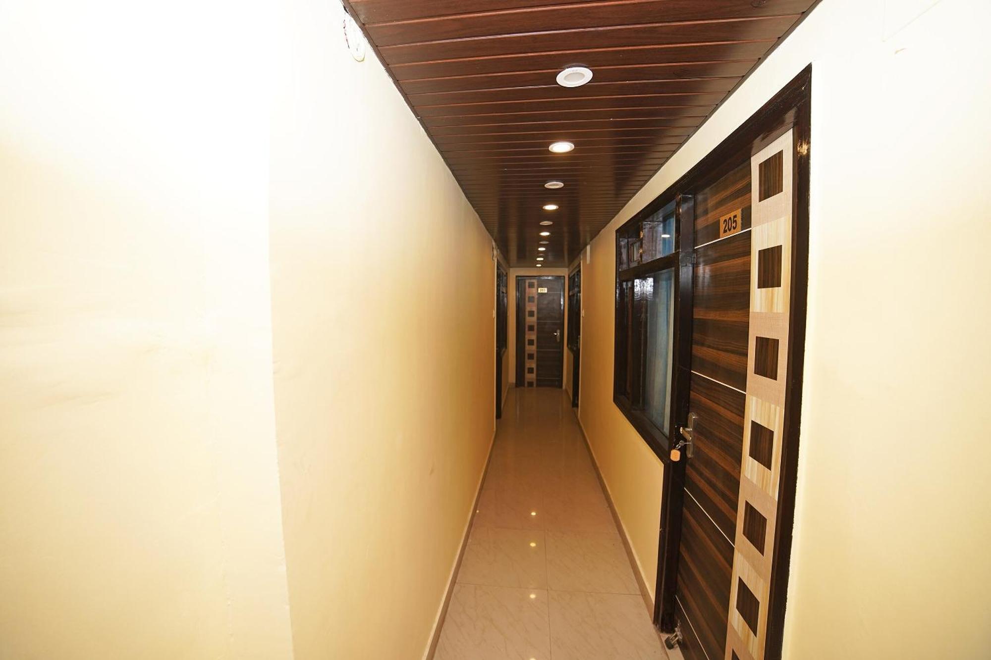 โอโย 8594 โกลเด้น เนสต์ Hotel ไนนิตาล ภายนอก รูปภาพ