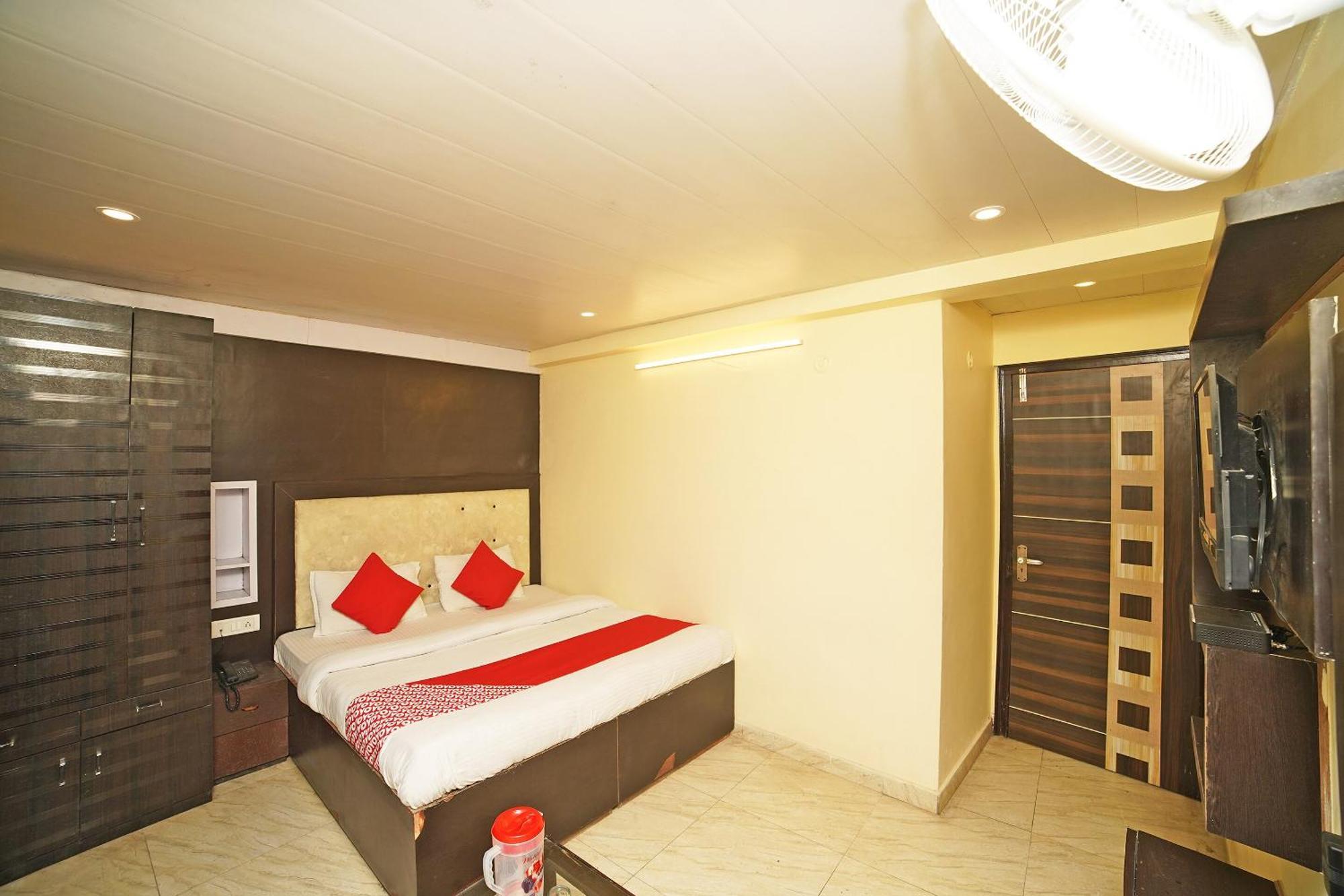 โอโย 8594 โกลเด้น เนสต์ Hotel ไนนิตาล ภายนอก รูปภาพ