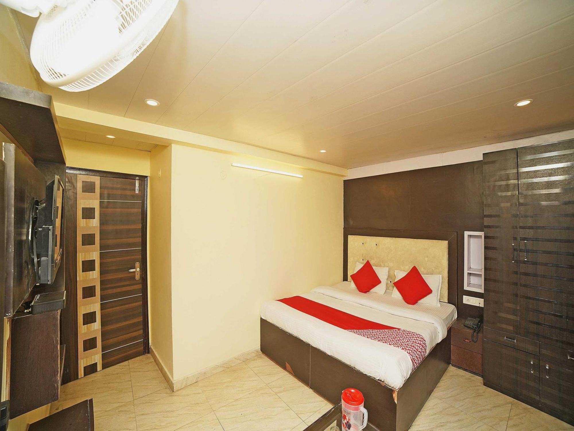 โอโย 8594 โกลเด้น เนสต์ Hotel ไนนิตาล ภายนอก รูปภาพ